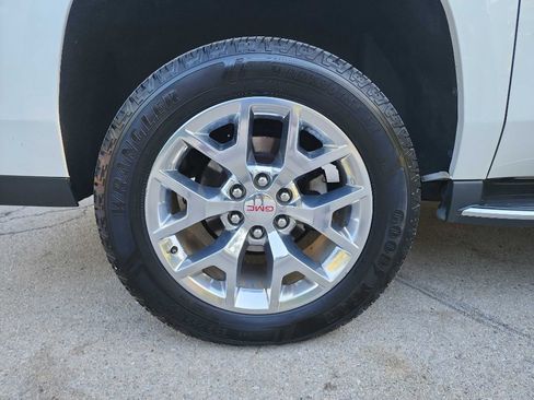 Used 2017 GMC Yukon XL SLT w/ Open Road Package image 11