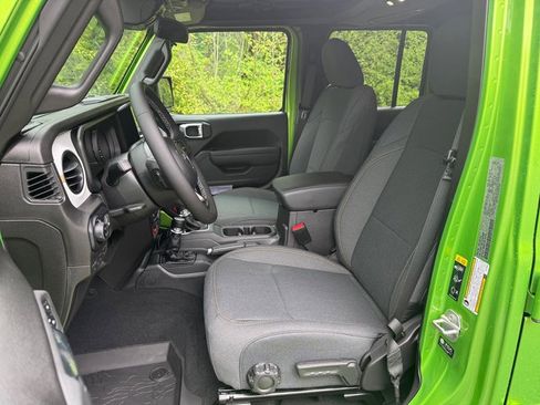 New 2025 Jeep Gladiator Sport image 13