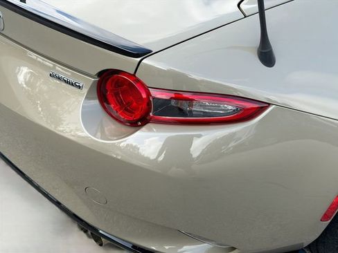 Used 2023 MAZDA MX-5 Miata Club RWD image 23