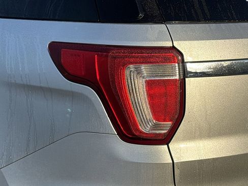 Used 2018 Ford Explorer FWD image 7