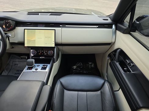 Used 2022 Land Rover Range Rover SE image 16