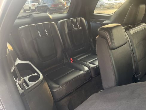 Used 2018 Ford Explorer XLT w/ Equipment Group 202A AWD/4WD image 28