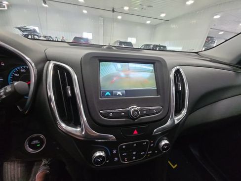 Used 2018 Chevrolet Equinox LT AWD/4WD image 9