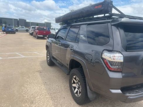 Used 2018 Toyota 4Runner TRD Off-Road AWD/4WD image 5