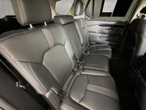 Used 2025 Honda Pilot EX-L image 34
