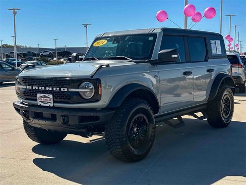 Used 2024 Ford Bronco Wildtrak image 7