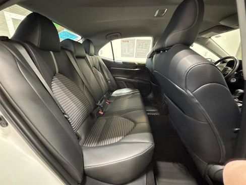 Used 2020 Toyota Camry SE image 21