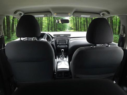 Used 2018 Nissan Rogue Sport S image 23