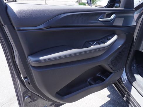 Used 2025 Jeep Grand Cherokee L Altitude RWD image 16