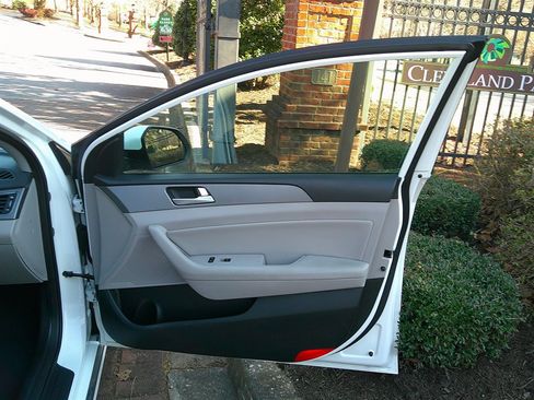 Used 2016 Hyundai Sonata SE image 15