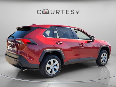 Certified 2022 Toyota RAV4 LE image 5