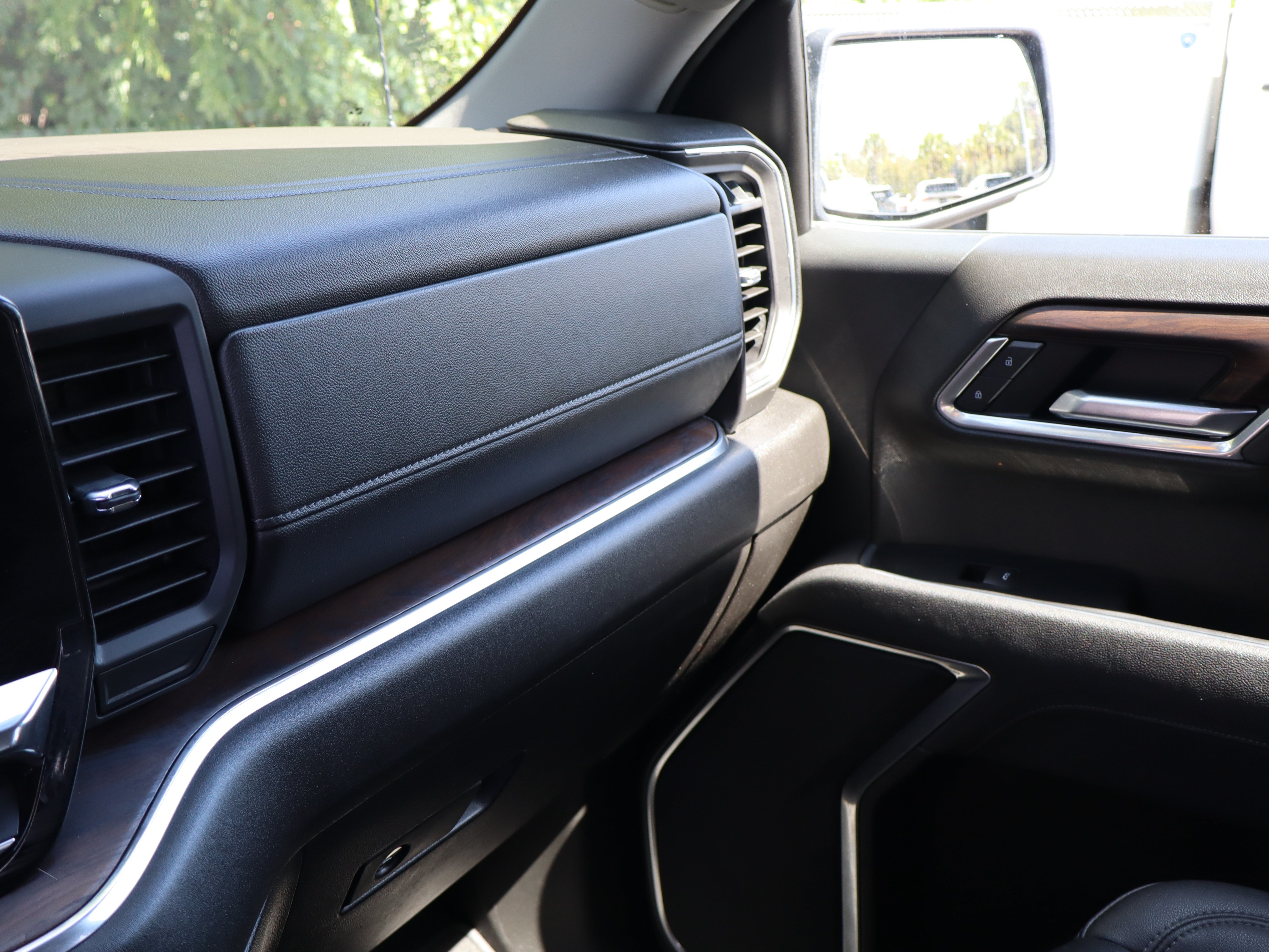 Used 2025 GMC Sierra 1500 SLT RWD image 42
