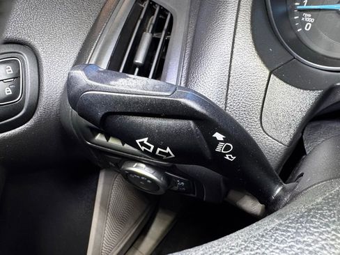 Used 2018 Ford Focus SE FWD image 26