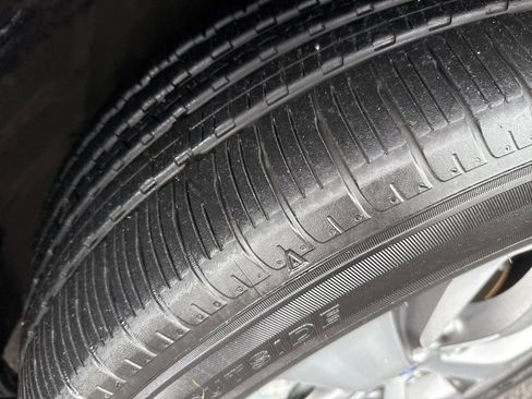 Used 2021 Subaru Ascent Premium w/ Convenience Package image 10