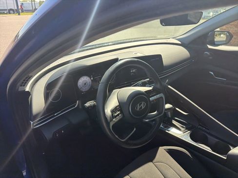 Used 2024 Hyundai Elantra SEL w/ Convenience Package FWD image 4
