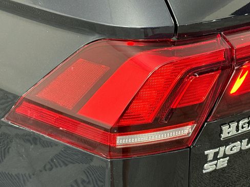 Used 2019 Volkswagen Tiguan SE w/ Panoramic Sunroof Package FWD image 34