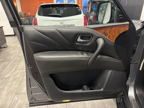 Used 2017 INFINITI QX80 4WD w/ Deluxe Technology Package image 15