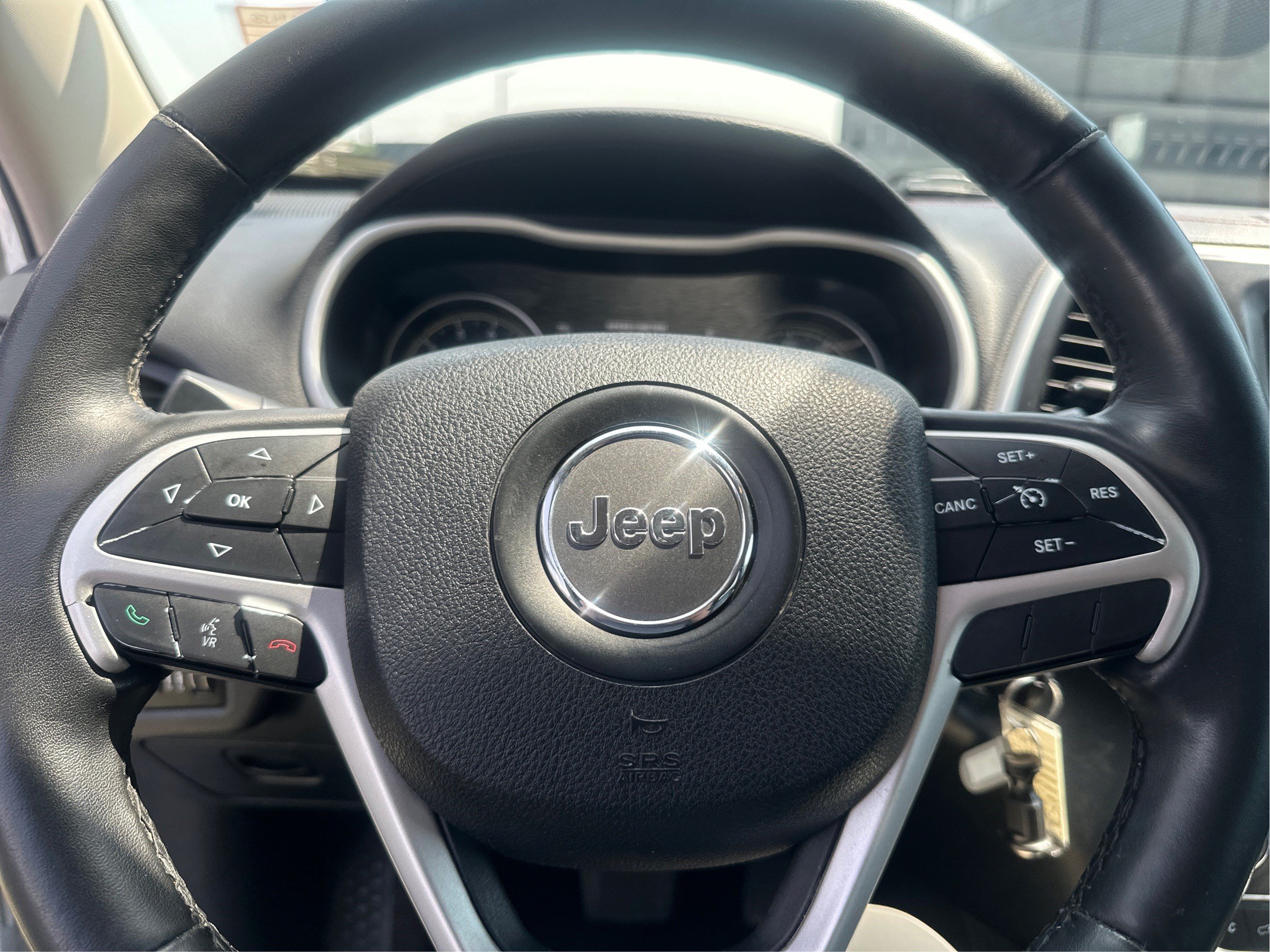 Used 2016 Jeep Cherokee Trailhawk w/ Leather Interior Group AWD/4WD image 18