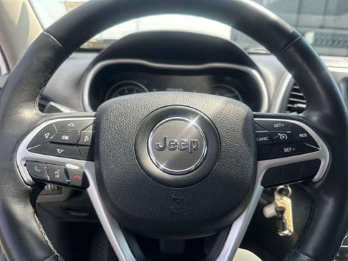 Used 2016 Jeep Cherokee Trailhawk w/ Leather Interior Group AWD/4WD image 18