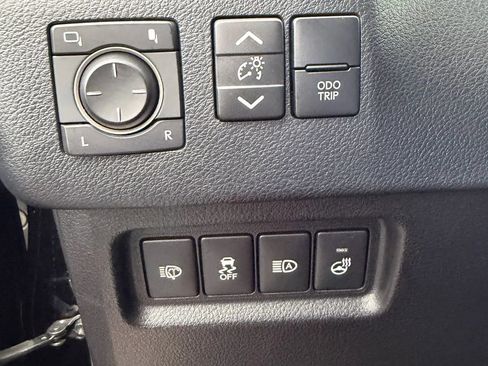 Used 2022 Lexus GX 460 Premium w/ Accessory Package image 27