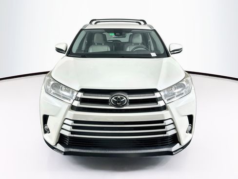 Used 2018 Toyota Highlander XLE w/ Protection Package #3 AWD/4WD image 2