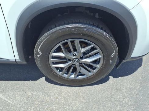 Used 2024 Nissan Rogue S FWD image 4