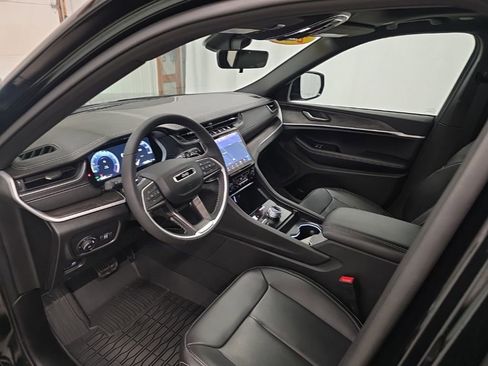 Used 2025 Jeep Grand Cherokee Limited w/ Trailer Tow Package image 14