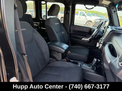 Used 2016 Jeep Wrangler Unlimited Sahara w/ Connectivity Group AWD/4WD image 15