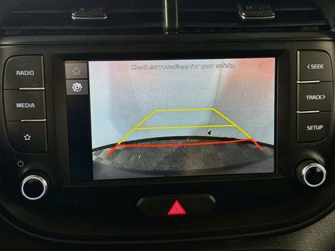 Used 2025 Kia Soul LX FWD image 2