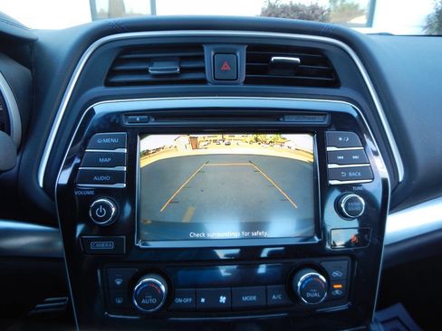 Used 2016 Nissan Maxima SR image 3