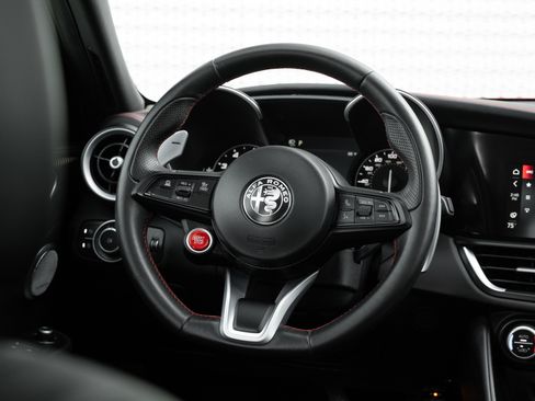 Used 2023 Alfa Romeo Giulia Estrema image 26