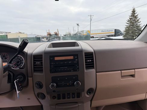 Used 2011 Nissan Titan SV image 31