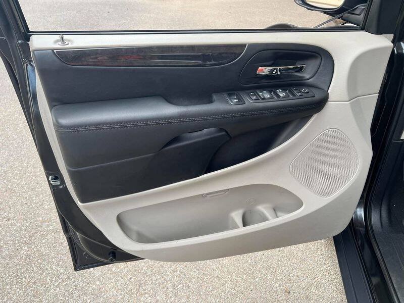 Used 2017 Dodge Grand Caravan SE w/ Power Window Group FWD image 17