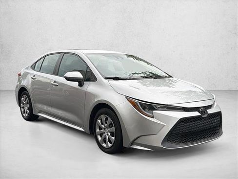Used 2020 Toyota Corolla LE FWD image 3
