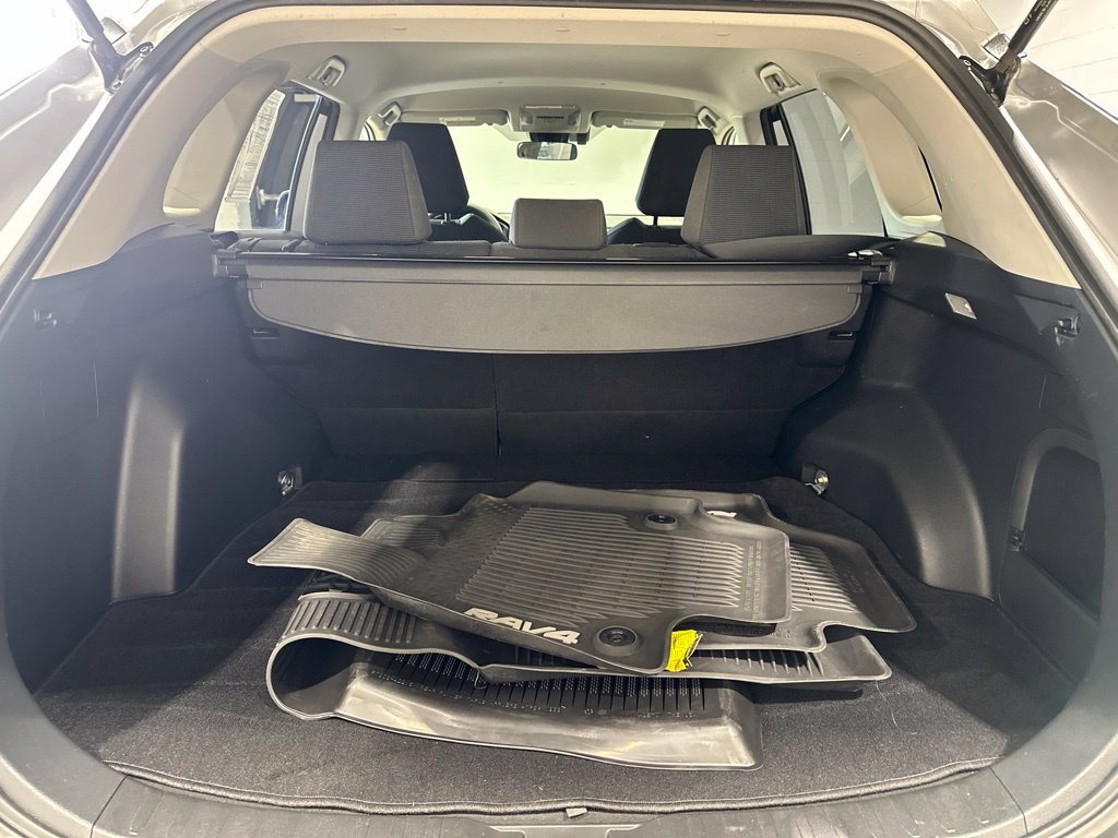 Certified 2020 Toyota RAV4 LE w/ Carpet Mat Package AWD/4WD image 17