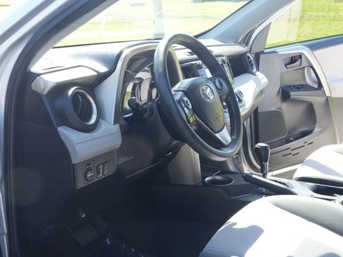Used 2015 Toyota RAV4 LE FWD image 2