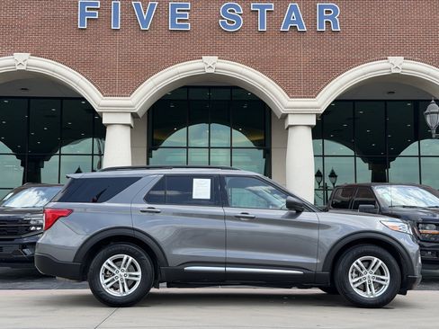 Used 2023 Ford Explorer XLT w/ Equipment Group 202A RWD image 3