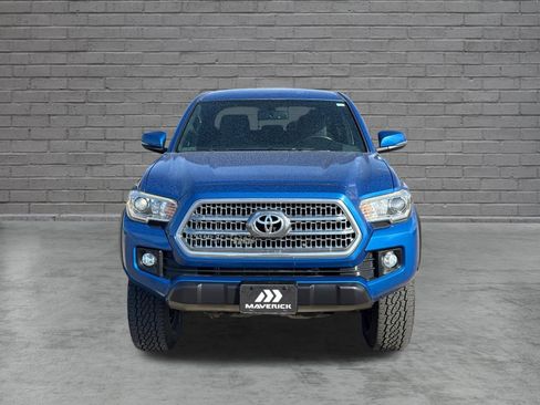 Used 2017 Toyota Tacoma TRD Off-Road w/ Tow Package (A/T) AWD/4WD image 3