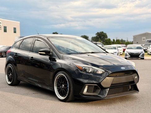Used 2017 Ford Focus RS AWD/4WD image 12