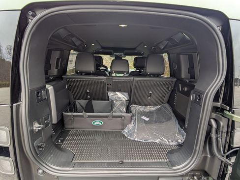 New 2026 Land Rover Defender 110 X-Dynamic SE image 28