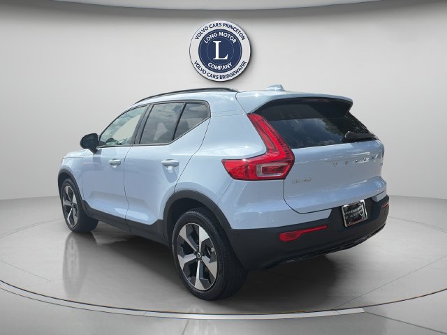 Certified 2026 Volvo XC40 B5 Plus AWD/4WD image 4