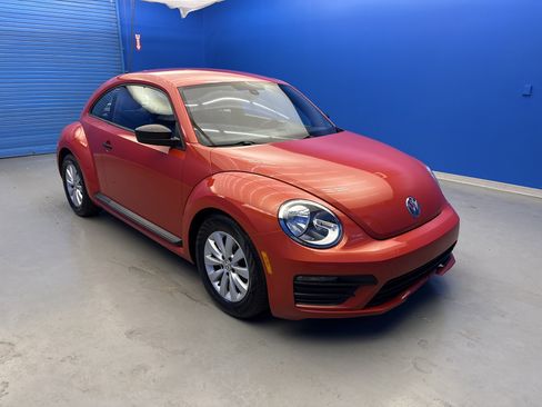 Used 2017 Volkswagen Beetle 1.8T S image 2
