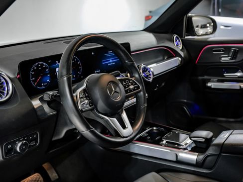 Used 2023 Mercedes-Benz GLB 250 4MATIC w/ Premium Package image 20