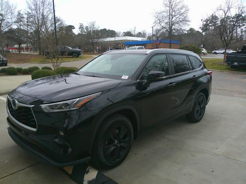 Used 2023 Toyota Highlander Bronze Edition image 6