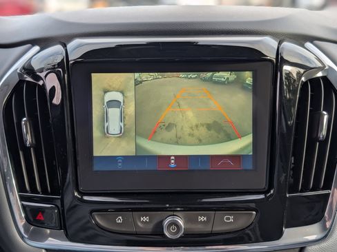 Used 2019 Chevrolet Traverse LT w/ LT Premium Package image 3