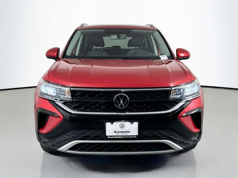 Used 2022 Volkswagen Taos SE image 2