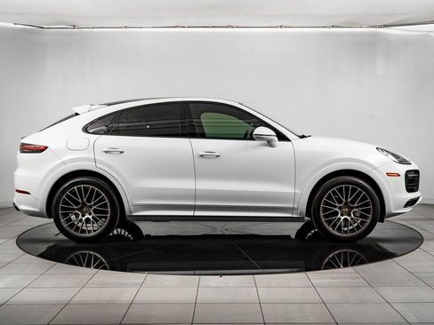 Certified 2023 Porsche Cayenne Platinum Edition image 9