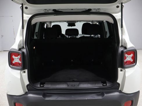 Used 2018 Jeep Renegade Trailhawk w/ Cold Weather Group II image 4