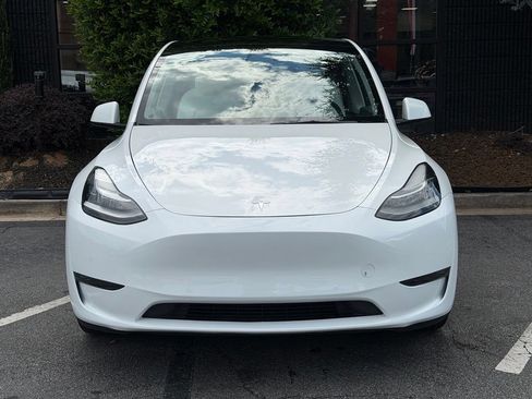 Used 2022 Tesla Model Y Long Range AWD/4WD image 3