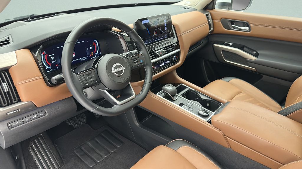 Used 2025 Nissan Pathfinder Platinum AWD/4WD image 12
